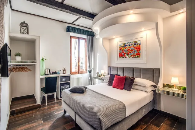 Deluxe, Double Bed, Tritone Top House 4/10