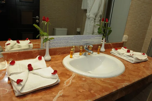 غرفة ثلاثية، Hotel Almas 10/10