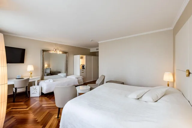 غرفة ثلاثية بسرير فردي بإطلالة على النهر، Hotel des Balances 2/8