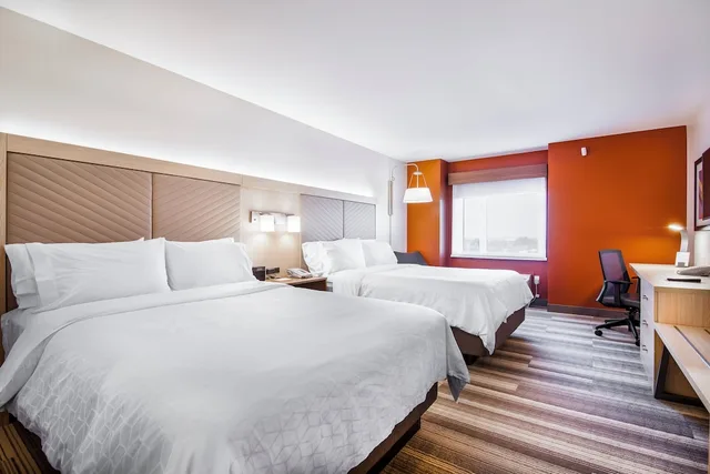 غرفة قياسية بسريرين كوين، Holiday Inn Express Suites Langley 2/4