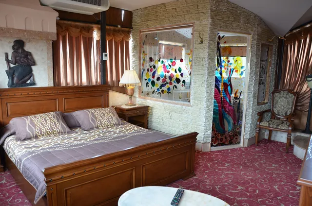 جناح سوبيريور، Boris Palace 2/3