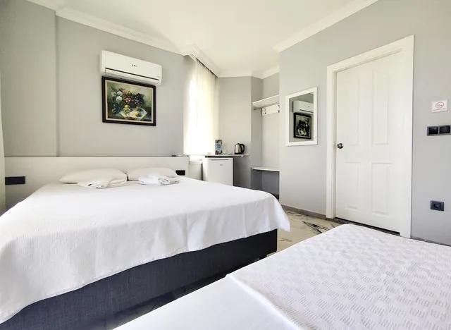 غرفة قياسية بسرير مزدوج بإطلالة جزئية على البحر، Sav-ir Suit Otel 5/9