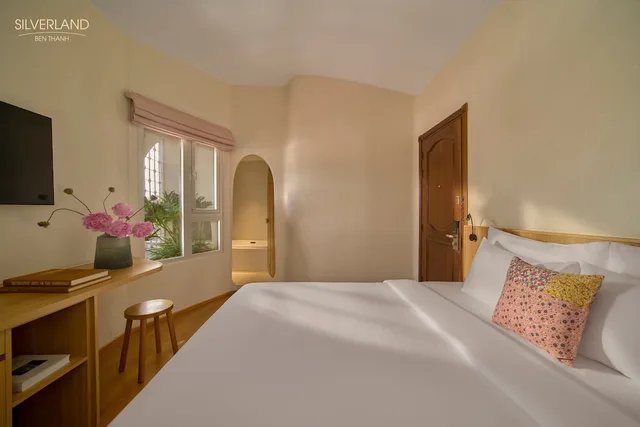 Signature, Queen Bed, Silverland Ben Thanh Hotel 8/10