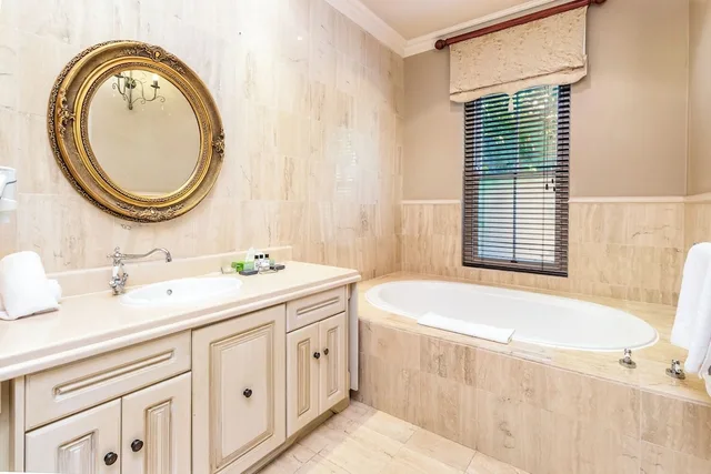 جناح فاخر بسريرين منفصلين، L Ermitage Franschhoek Chateau Villas 4/4