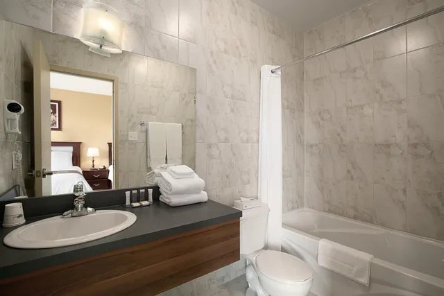 جناح، Days Inn By Wyndham Montreal East 3/4