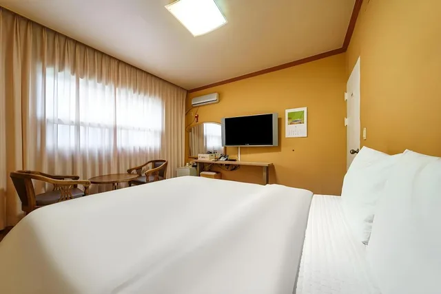 Mountain, Queen Bed، Delta Hotel 7/10
