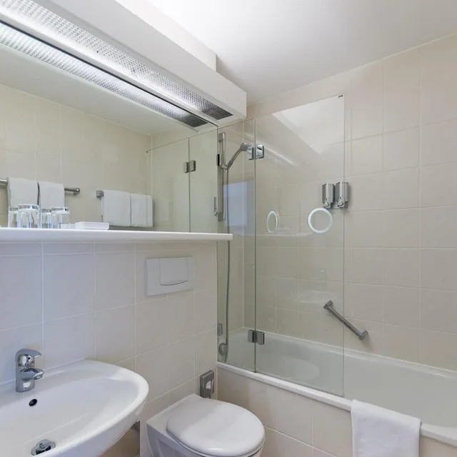 غرفة كلاسيكية ثلاثية بسرير مزدوج، Arthotel ANA im Olympiapark 2/6