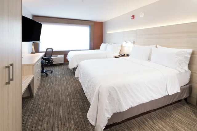 غرفة قياسية بسريرين كوين لذوي الإعاقة، Holiday Inn Express And Suites Portage 1/3