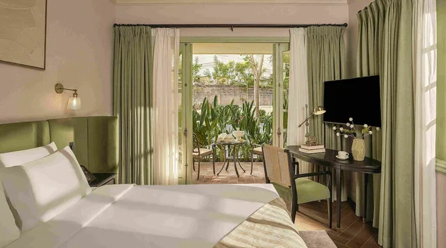 غرفة بريميير بسرير كينج بإطلالة على الحديقة، President Maison Signature by M Village, a brand of Modern Village Lifestyle 3/6