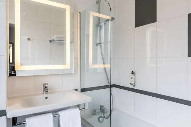 غرفة عائلية بسرير كوين وسريرين منفصلين، Hotel Montcalm 5/6