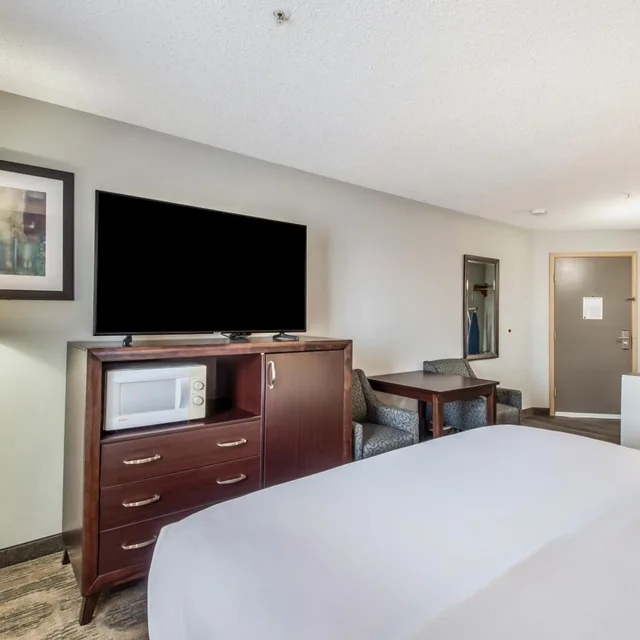 غرفة ديلوكس بسرير كينج بجاكوزي، Red Lion Inn & Suites Sequim 3/5
