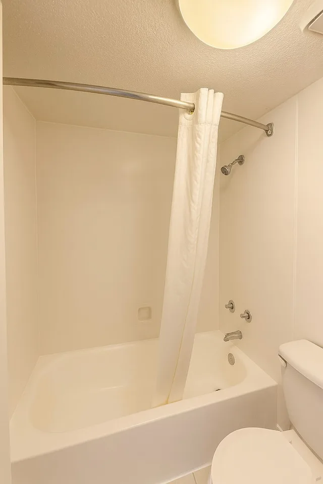 غرفة كومفورت بسرير كينج للمدخنين، Horizon Inn & Suites 10/10