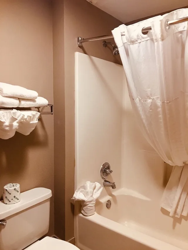 جناح بسرير كينج بغرفة نوم واحدة، Hawthorn Extended Stay by Wyndham Conyers 2/2