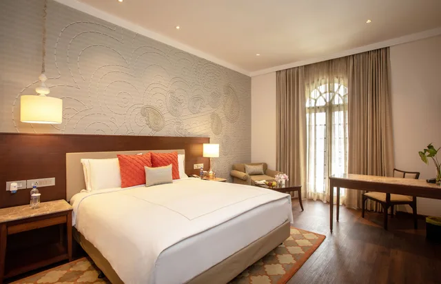 غرفة سوبيريور بسرير كينج بإطلالة على المسبح، Taj Mahal Lucknow 2/6