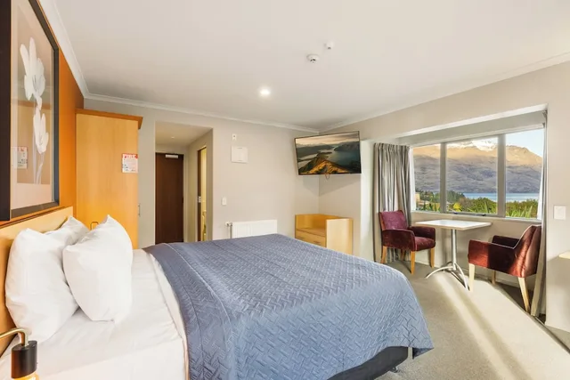 Studio, King Bed, Lake View, Queenstown Motel Apartments 1/10