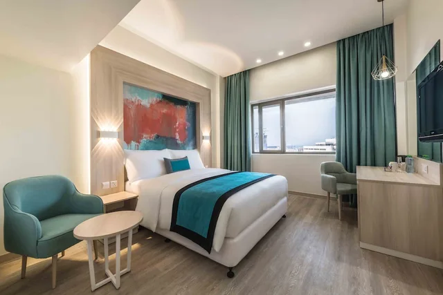 غرفة بريميوم بسرير كوين، Oasis Hotel Kuwait 1/3