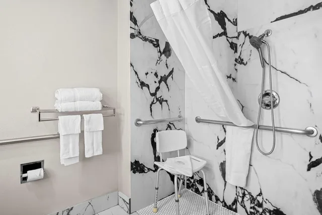 غرفة بسرير كينج لذوي الإعاقة، Days Inn by Wyndham Dallas Plano 9/10