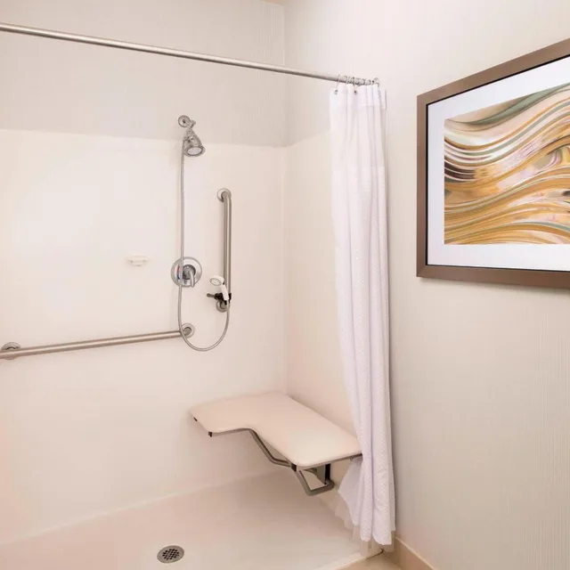 غرفة بسرير كينج، Courtyard by Marriott Tyler 7/7