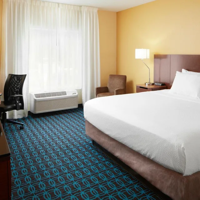 Room, Single, Private Bathroom, Fairfield Inn Suites Frankfort 1/2