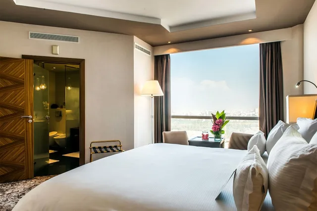 غرفة ديلوكس بسريرين كوين بإطلالة على المدينة، Kenzi Tower Hotel 1/5