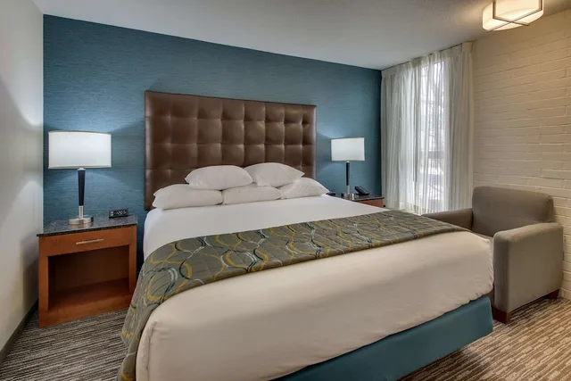 غرفة بسرير كينج لذوي الإعاقة، Pear Tree Inn St Louis Airport 3/8