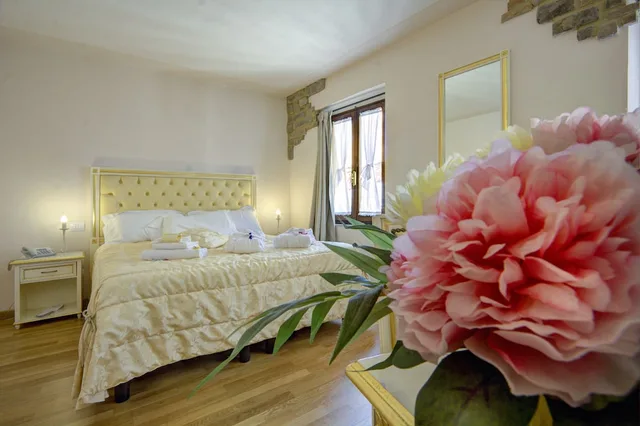 جناح فاخر، Hotel Volterra In 4/5