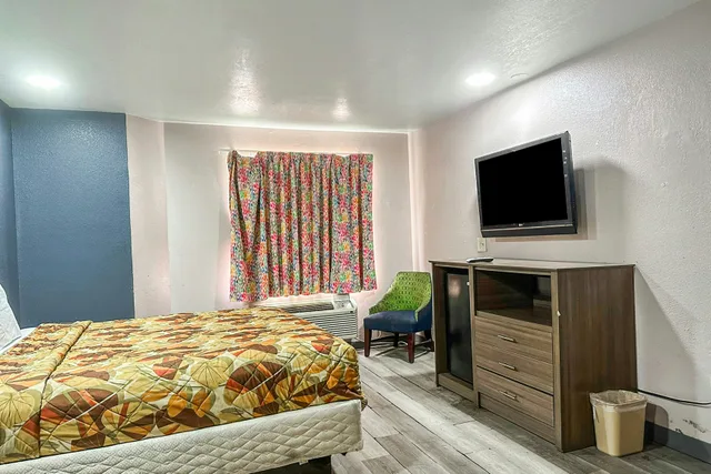 غرفة بسرير كينج للمدخنين، Relax Inn By Oyo Jackson MS Hwy 80/I-20 1/3