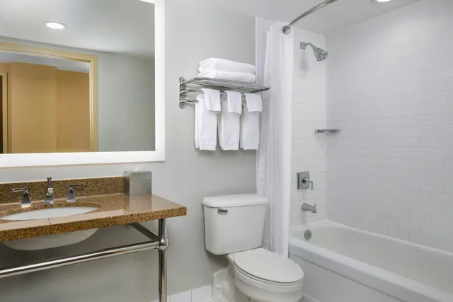 غرفة ديلوكس بسريرين كوين، Doubletree Cincinnati Airport 3/4
