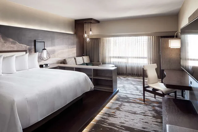 غرفة بريميوم بسرير كينج، Hilton Denver City Center 1/3
