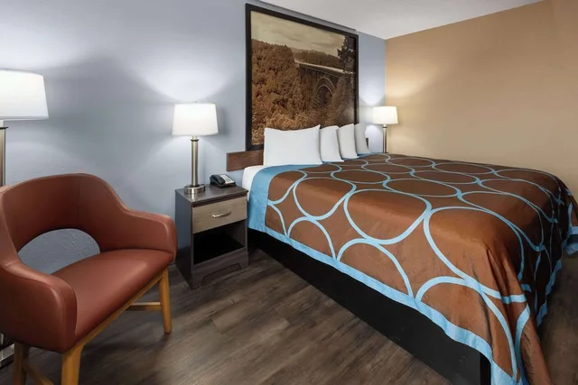 غرفة بسرير كينج، Super 8 By Wyndham Summersville 3/6