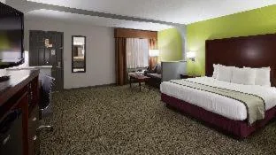 غرفة بسرير كينج بمطبخ صغير، Surestay Hotel By Best Western Deer Park 2/5