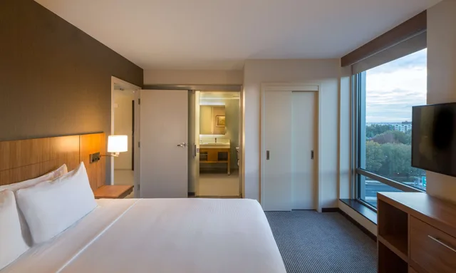 جناح بسرير كينج مع أريكة، HYATT PLACE WASHINGTON DC/NATIONAL MALL 1/5