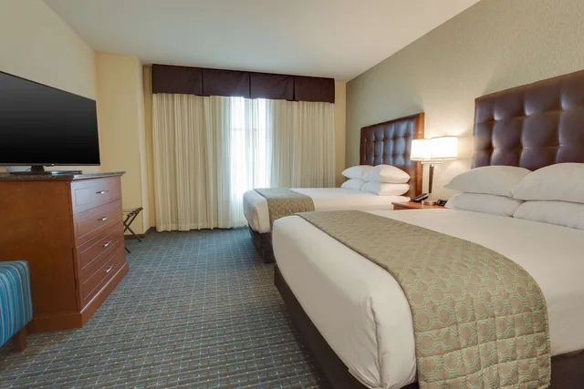 غرفة ديلوكس بسريرين كوين، Drury Plaza Hotel St. Louis St. Charles 2/4