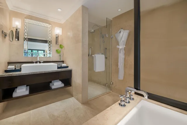 1 Bedroom, Caroline Astor, Suite, King Bed, Lagoon View, Balcony، The St. Regis Goa Resort 8/10