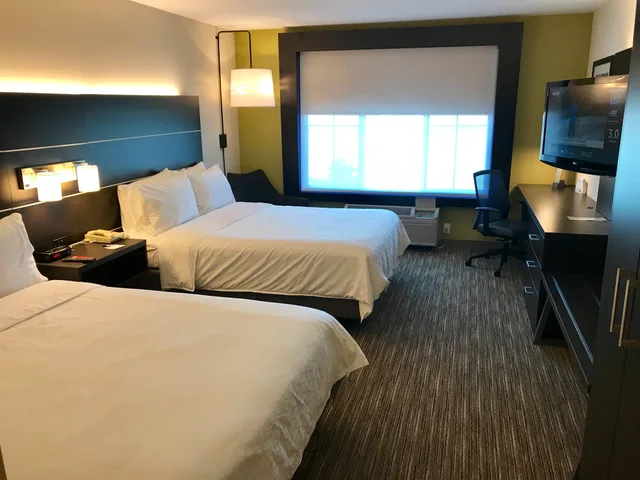غرفة بسريرين كوين، Holiday Inn Express Hotel & Suites Tracy 1/3