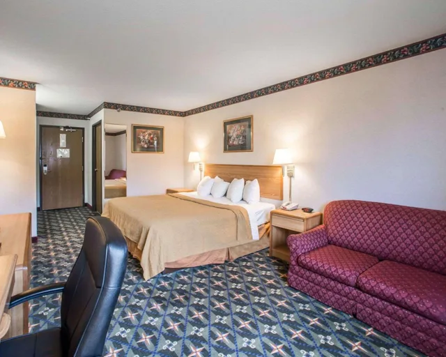 غرفة بسرير كينج، Quality Inn & Suites Caseyville - St. Louis 5/8