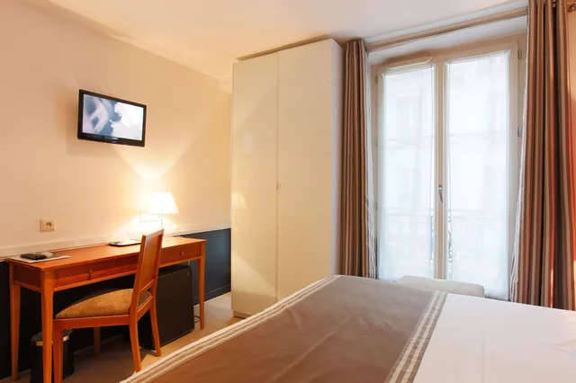 غرفة سوبيريور بسرير كوين، Atelier Vavin Hotel - Paris Montparnasse (ex Atelier Saint Germain) 5/8