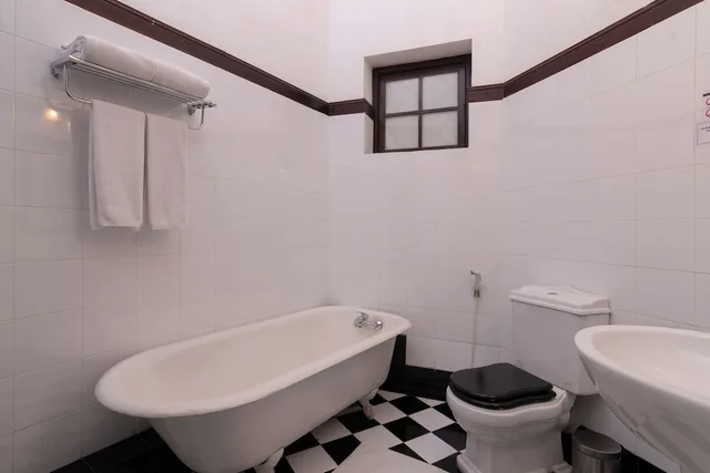 غرفة جونيور بسريرين منفصلين، Queens Hotel 3/3