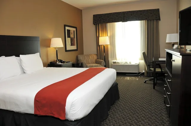 غرفة قياسية بسرير كينج، Holiday Inn Express Hotel Suites Clinton 1/1