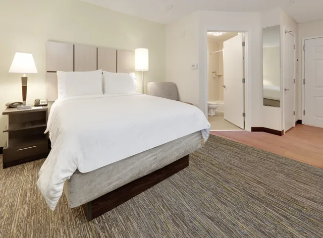 جناح بسرير مزدوج، Candlewood Suites Salina 3/6