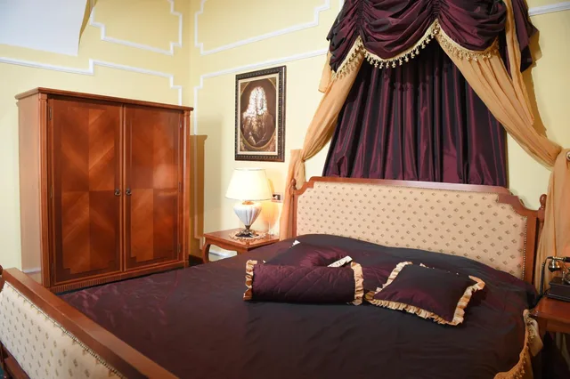 جناح ملكي، Hotel Leopold I 1/5