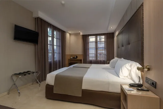 غرفة قياسية ثلاثية، Gran Hotel Barcino 6/10