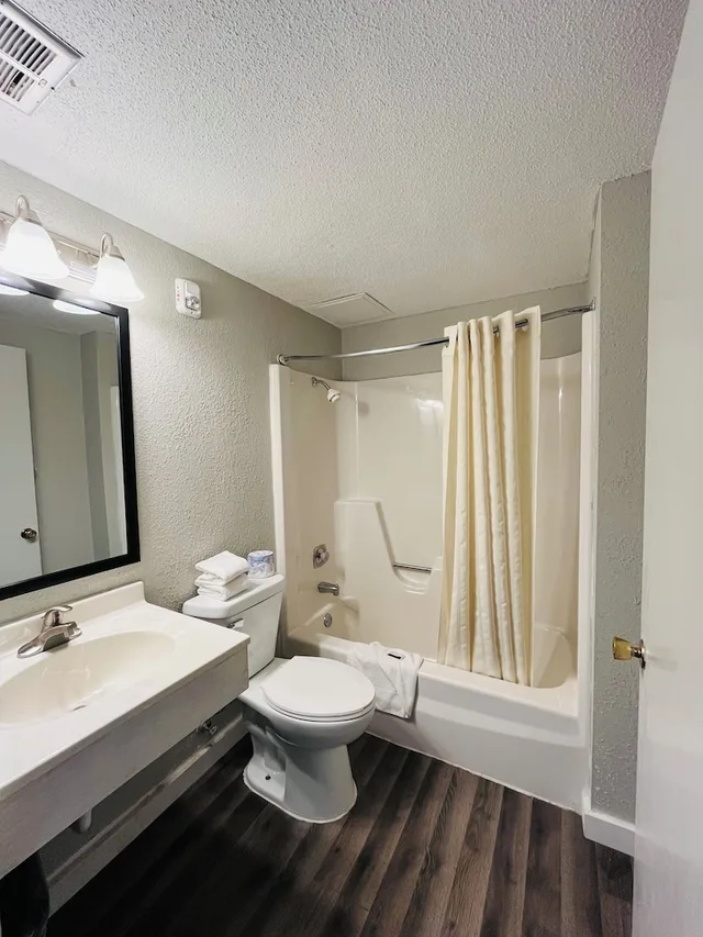 جناح بسرير كينج، Sauk River Inn & Suites, a Travelodge by Wyndham 3/4