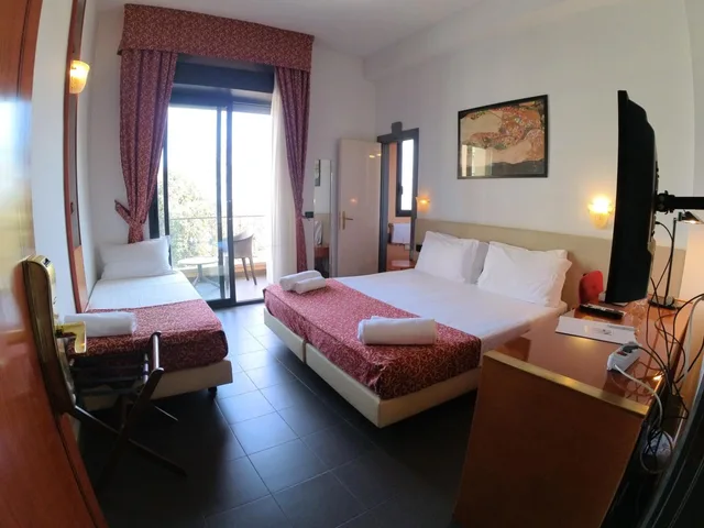غرفة ديلوكس ثلاثية بإطلالة على البحر، Best Western Hotel Nettunia 4/10