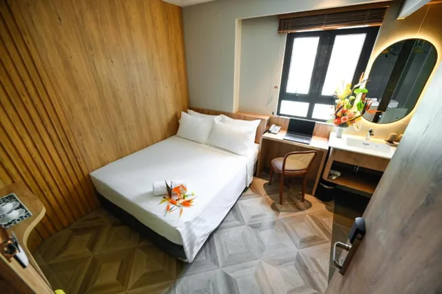 Deluxe, No Window، La Opera Saigon Hotel 1/3