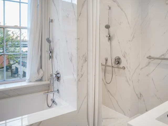 جناح لذوي الإعاقة، 33 Hotel, New York City, Seaport 2/2