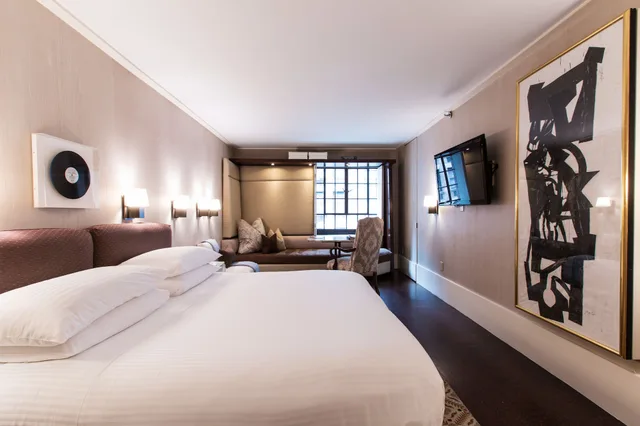 غرفة فاخرة بسرير كينج، City Club Hotel 1/4