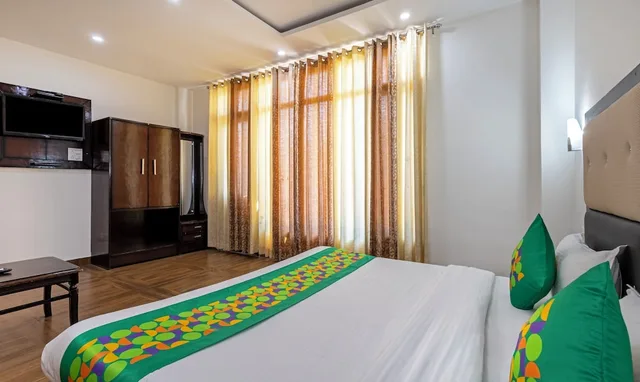غرفة قياسية بسرير كينج بإطلالة على الجبل، Hotel Anjukul 2/4
