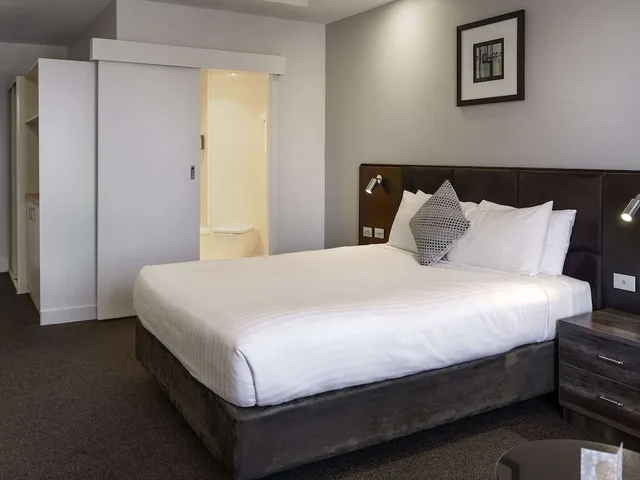 غرفة قياسية بسرير كوين، Adelaide Rockford Hotel 1/8