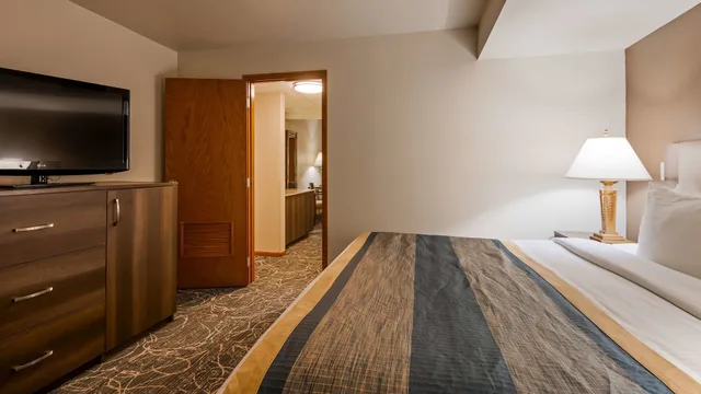جناح بسرير كينج، Best Western West Towne Suites 3/5